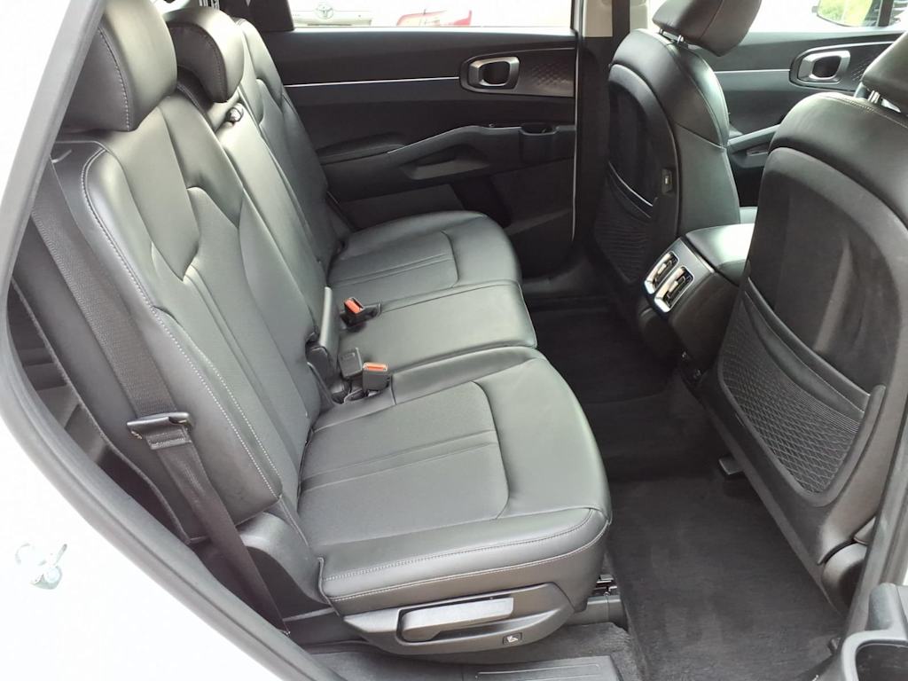 Thumbnail: 2023 Kia Sorento - 17