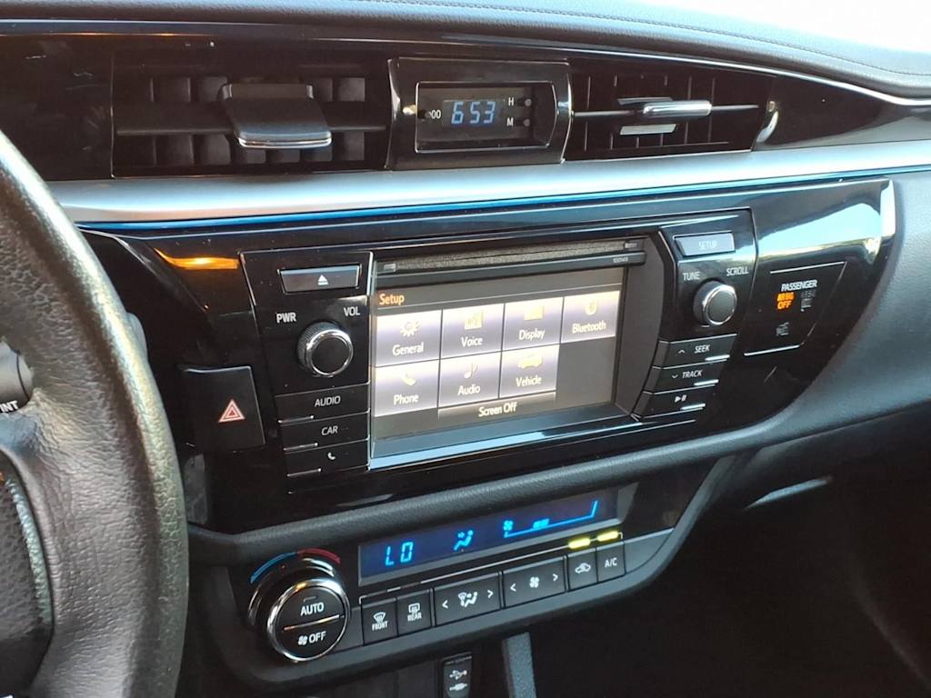 Thumbnail: 2015 Toyota Corolla - 9