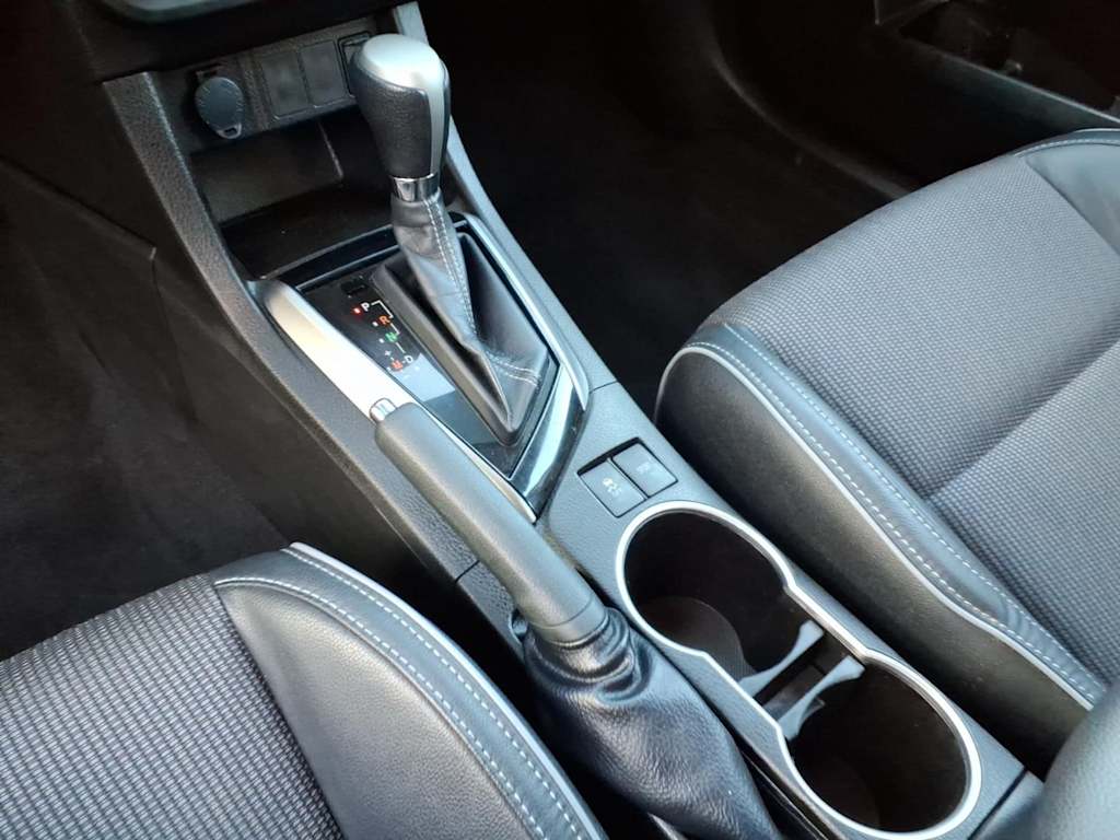 Thumbnail: 2015 Toyota Corolla - 10