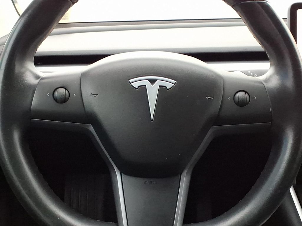 Thumbnail: 2018 Tesla Model 3 - 21