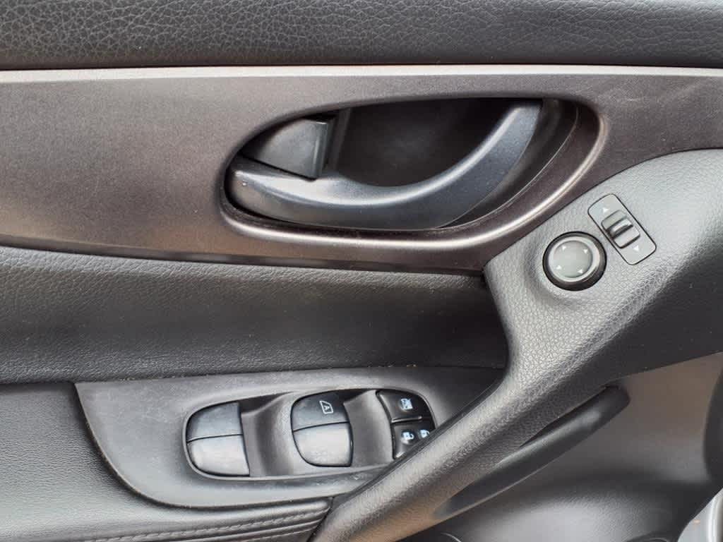 Thumbnail: 2019 Nissan Rogue Sport - 18