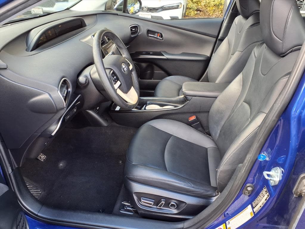 Thumbnail: 2016 Toyota Prius - 8