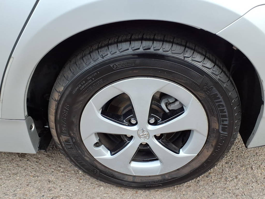 Thumbnail: 2012 Toyota Prius - 7