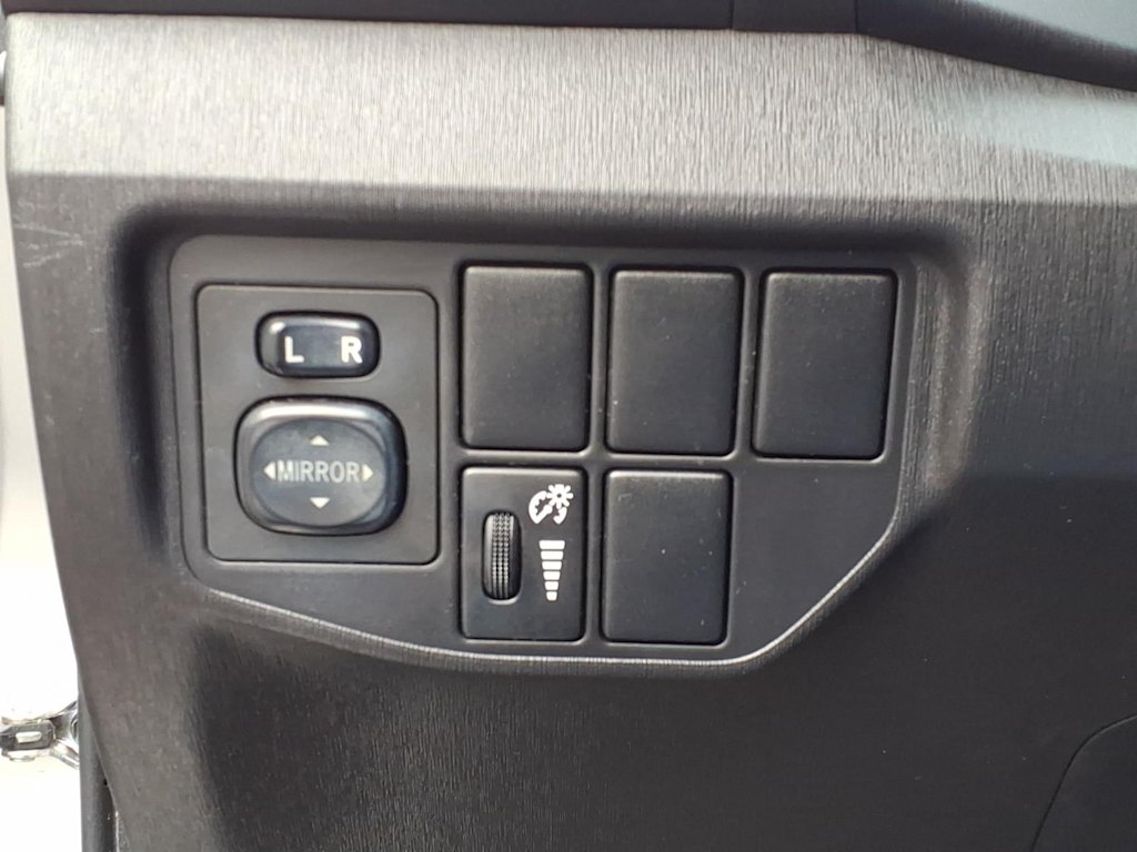 Thumbnail: 2012 Toyota Prius - 18