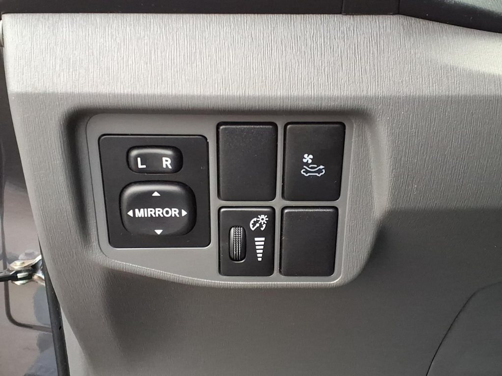 Thumbnail: 2011 Toyota Prius - 17