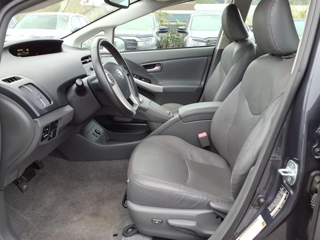 Thumbnail: 2011 Toyota Prius - 9