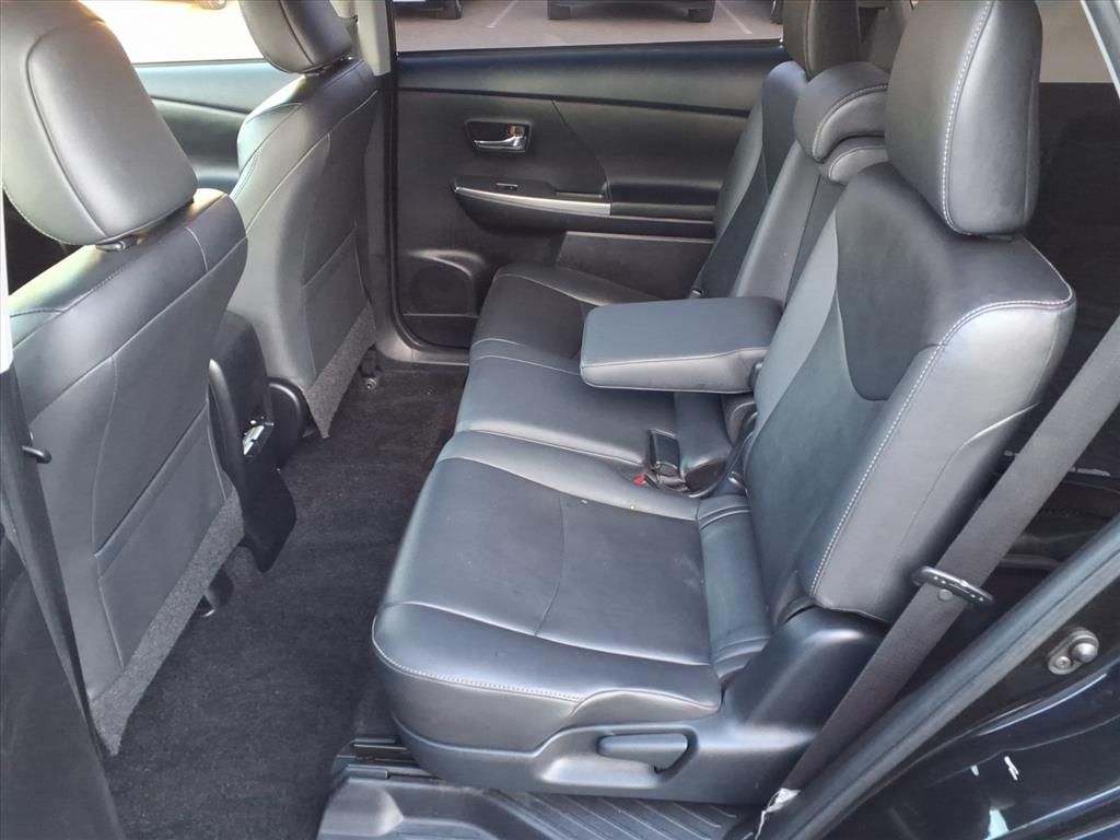Thumbnail: 2017 Toyota Prius v - 8