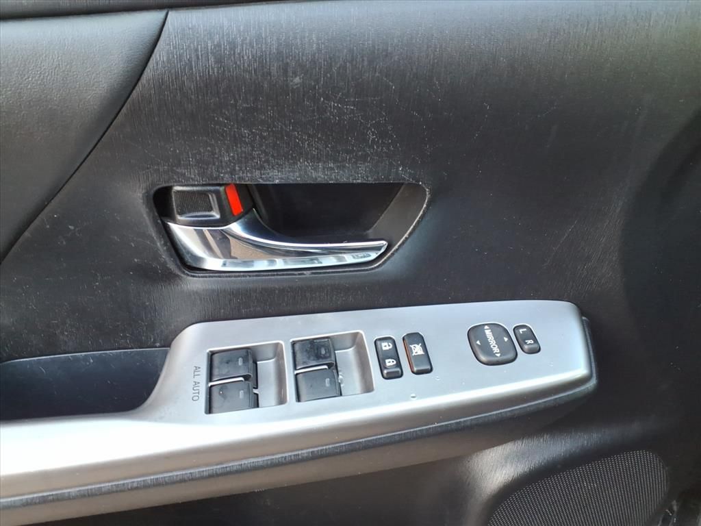 Thumbnail: 2017 Toyota Prius v - 16