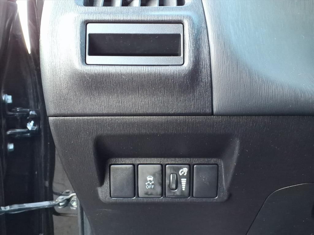 Thumbnail: 2017 Toyota Prius v - 17