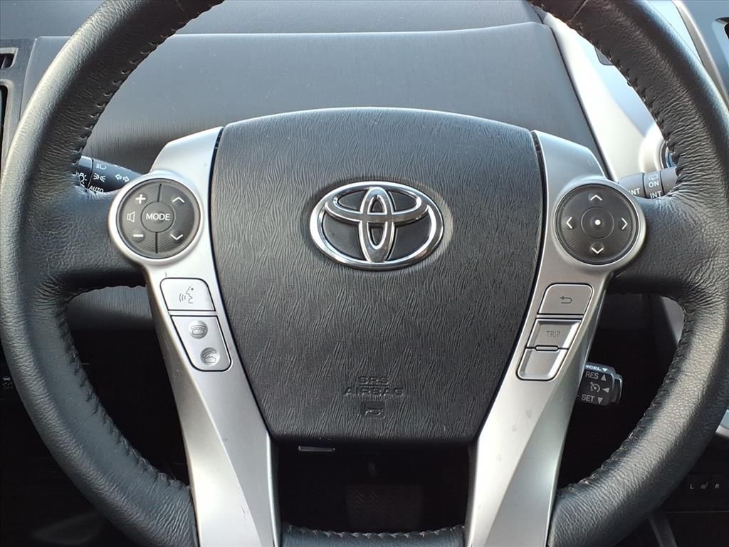 Thumbnail: 2017 Toyota Prius v - 18