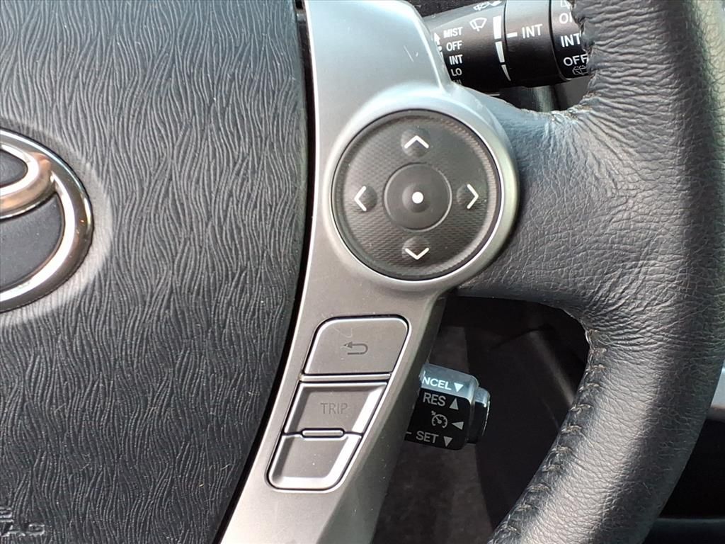 Thumbnail: 2017 Toyota Prius v - 20