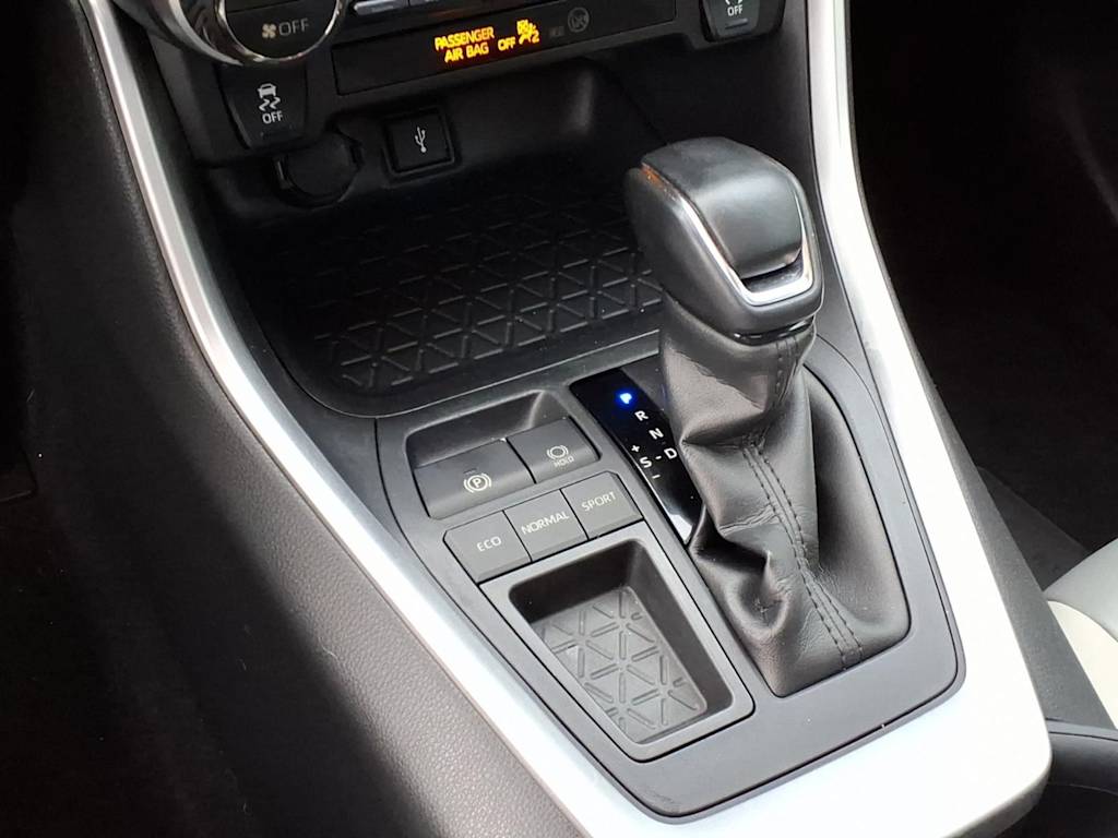 Thumbnail: 2020 Toyota RAV4 - 11