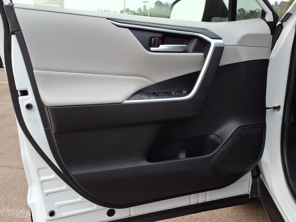 Thumbnail: 2020 Toyota RAV4 - 18