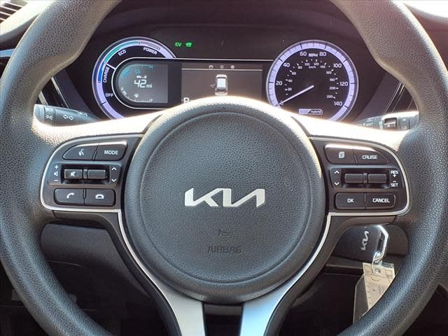 2022 Kia Niro LX 22