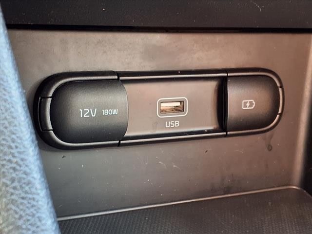 2022 Kia Niro LX 24