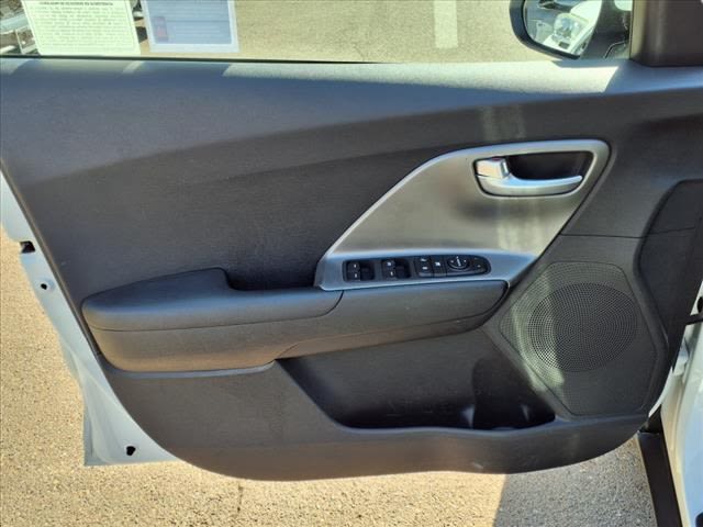 2022 Kia Niro LX 19