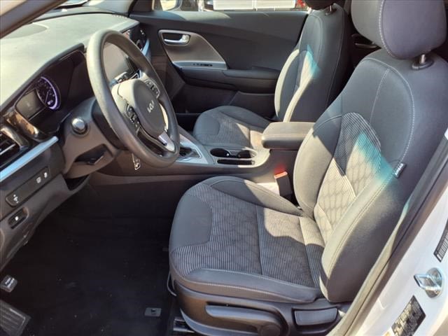 2022 Kia Niro LX 8