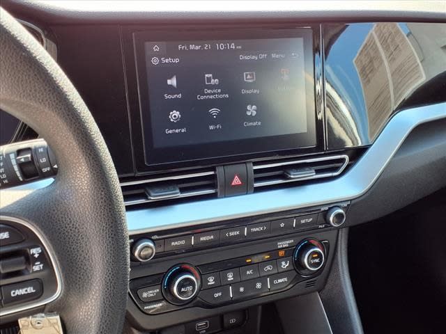 2022 Kia Niro LX 10