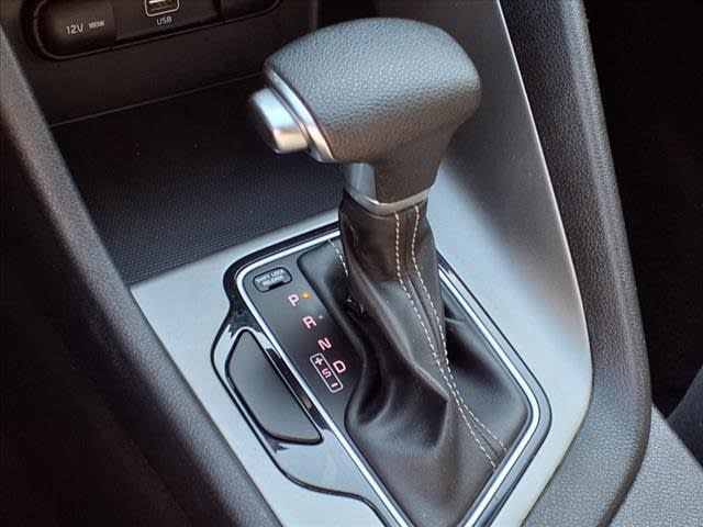 2022 Kia Niro LX 11
