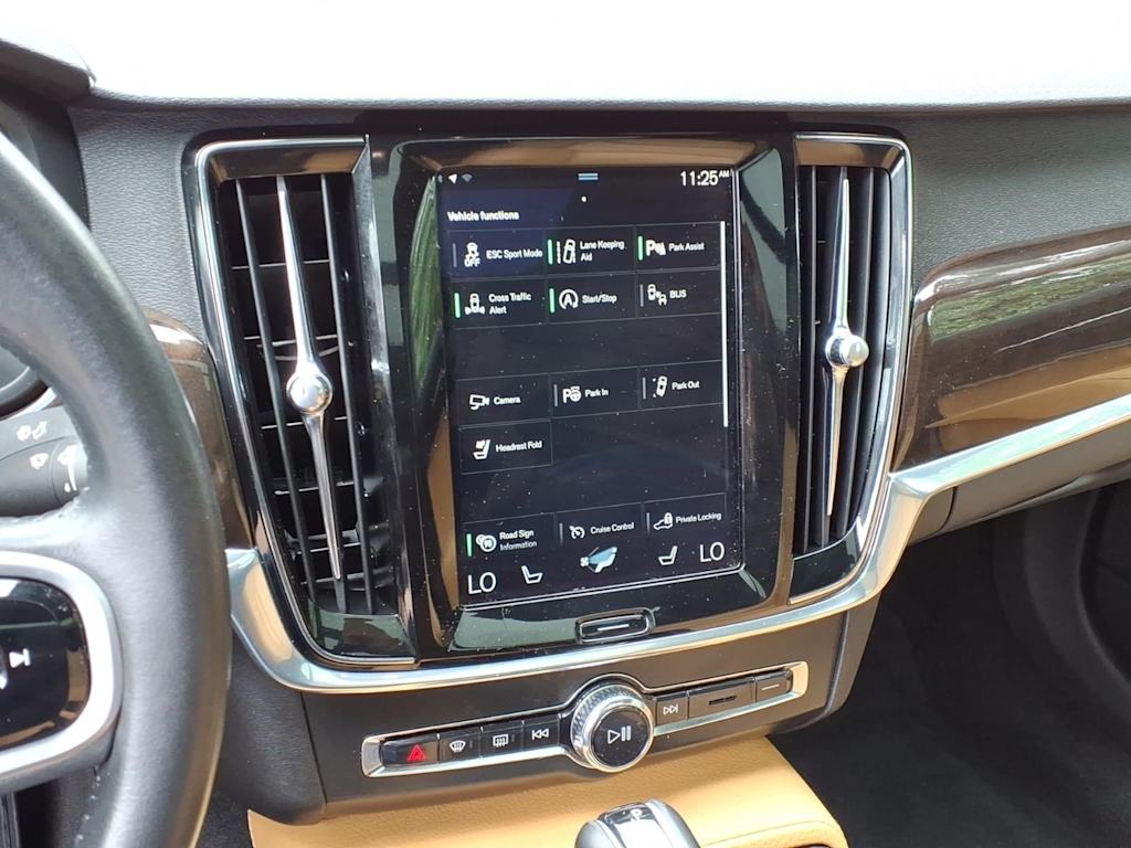 Thumbnail: 2018 Volvo S90 - 10