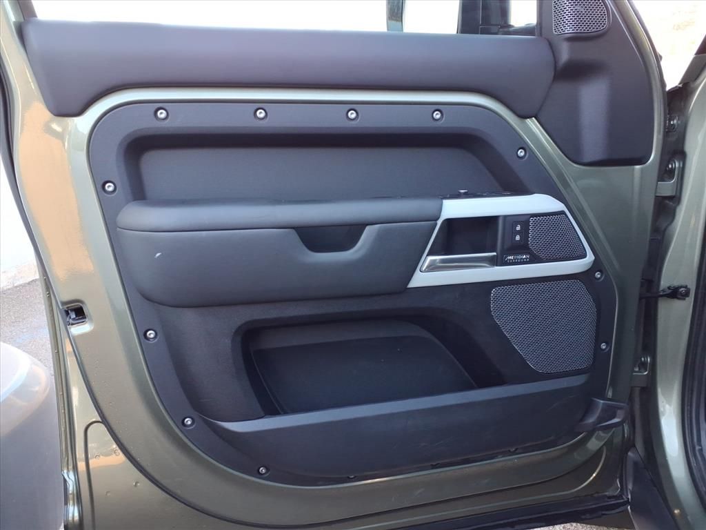 Thumbnail: 2020 Land Rover Defender - 18