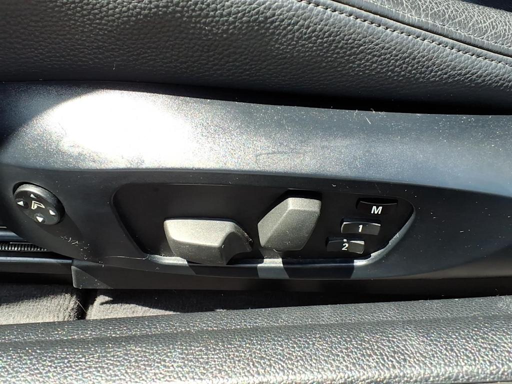 Thumbnail: 2011 BMW 1 Series - 17