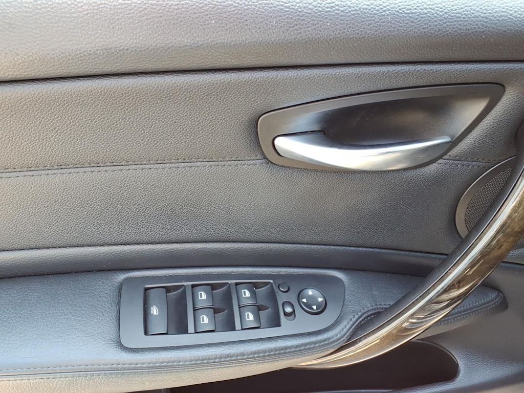 Thumbnail: 2011 BMW 1 Series - 16