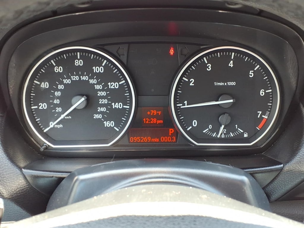 Thumbnail: 2011 BMW 1 Series - 11