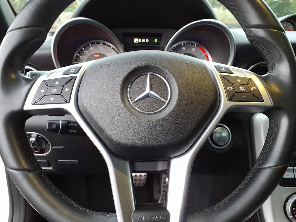 Thumbnail: 2016 Mercedes-Benz SLK - 19