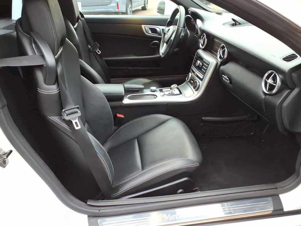 Thumbnail: 2016 Mercedes-Benz SLK - 9