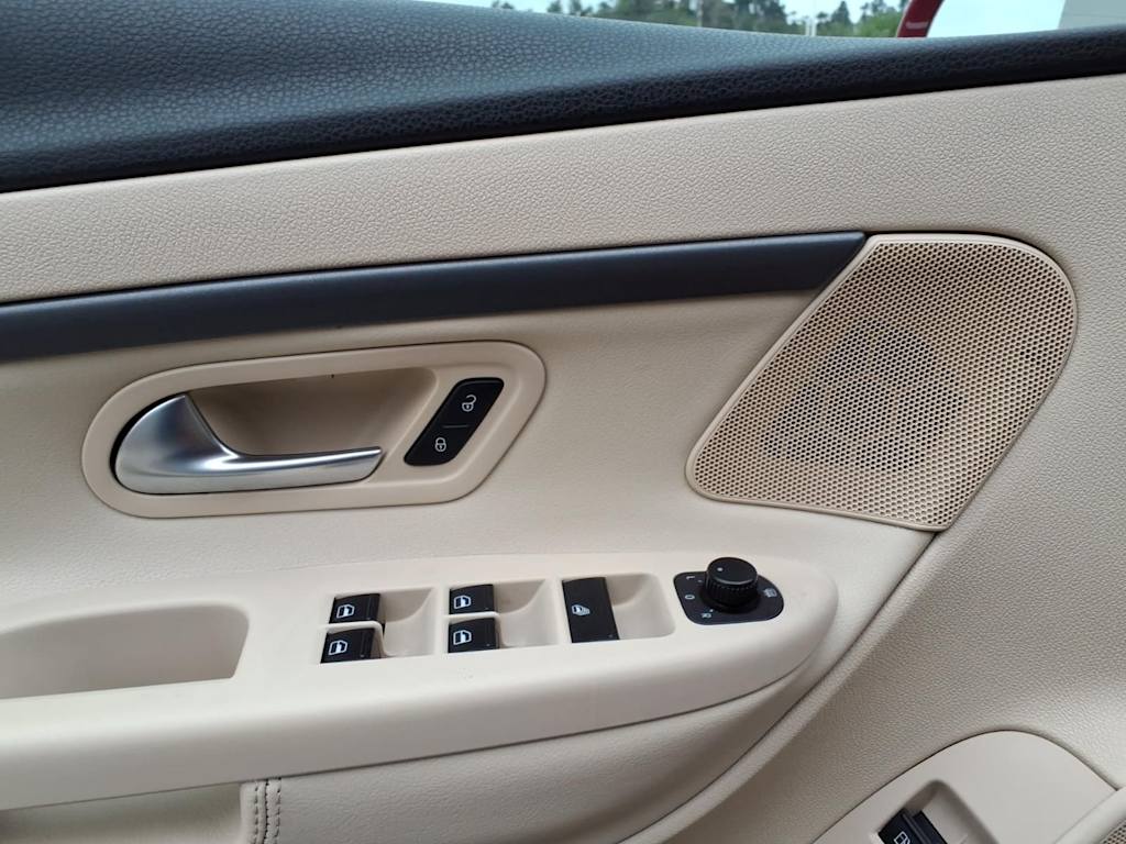 Thumbnail: 2008 Volkswagen Eos - 17