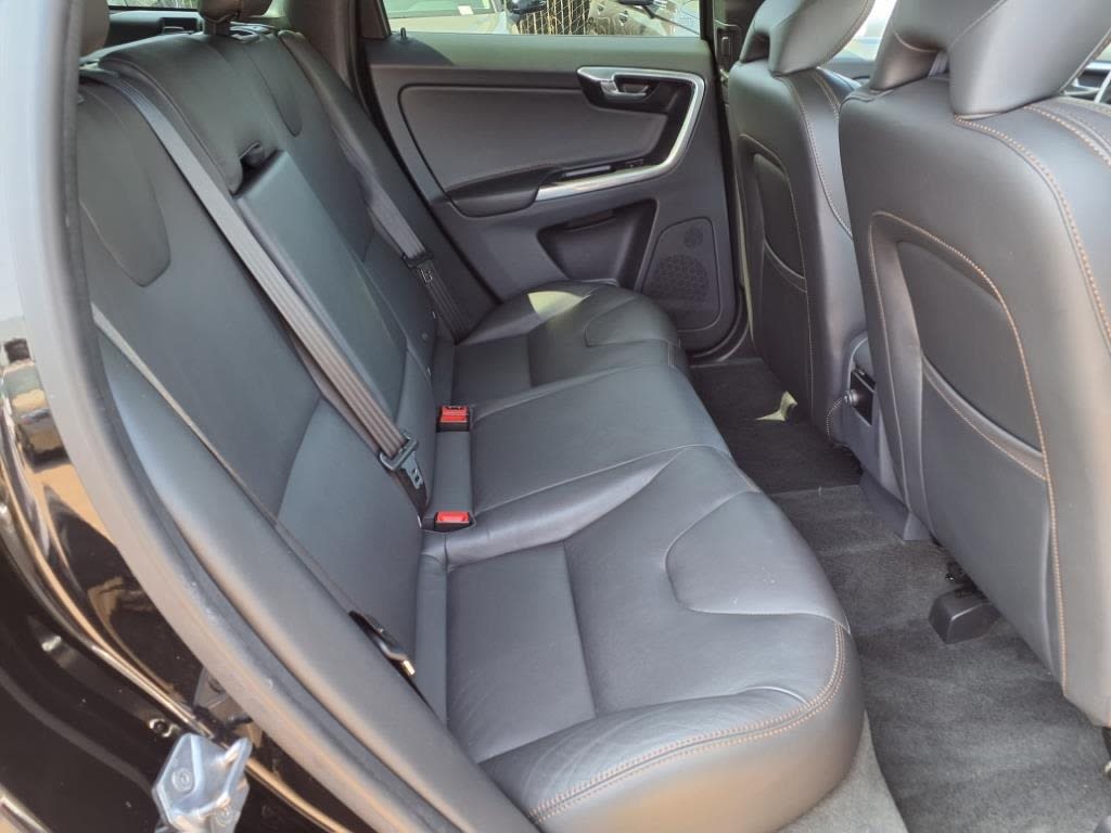 Thumbnail: 2016 Volvo XC60 - 16