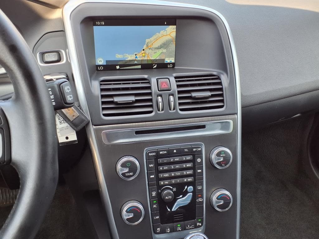 Thumbnail: 2016 Volvo XC60 - 9