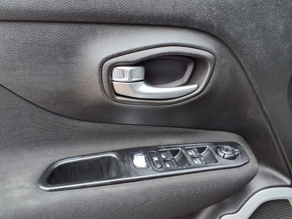 Thumbnail: 2018 Jeep Renegade - 18