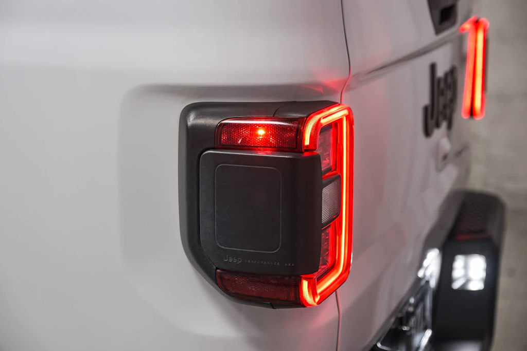 Thumbnail: 2021 Jeep Gladiator - 18