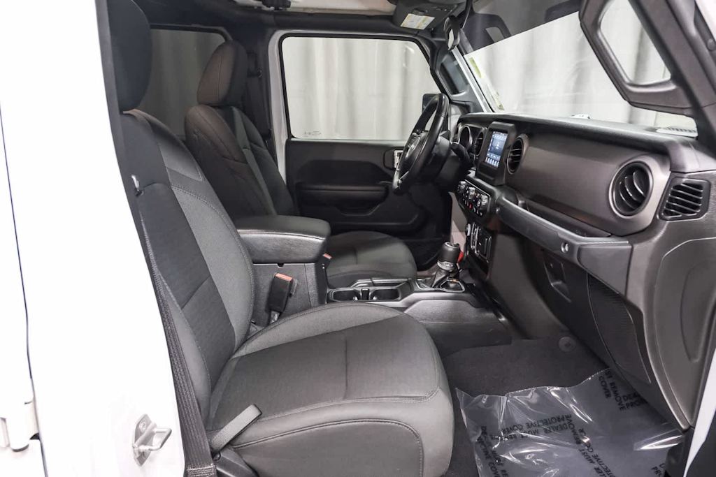 Thumbnail: 2021 Jeep Gladiator - 9