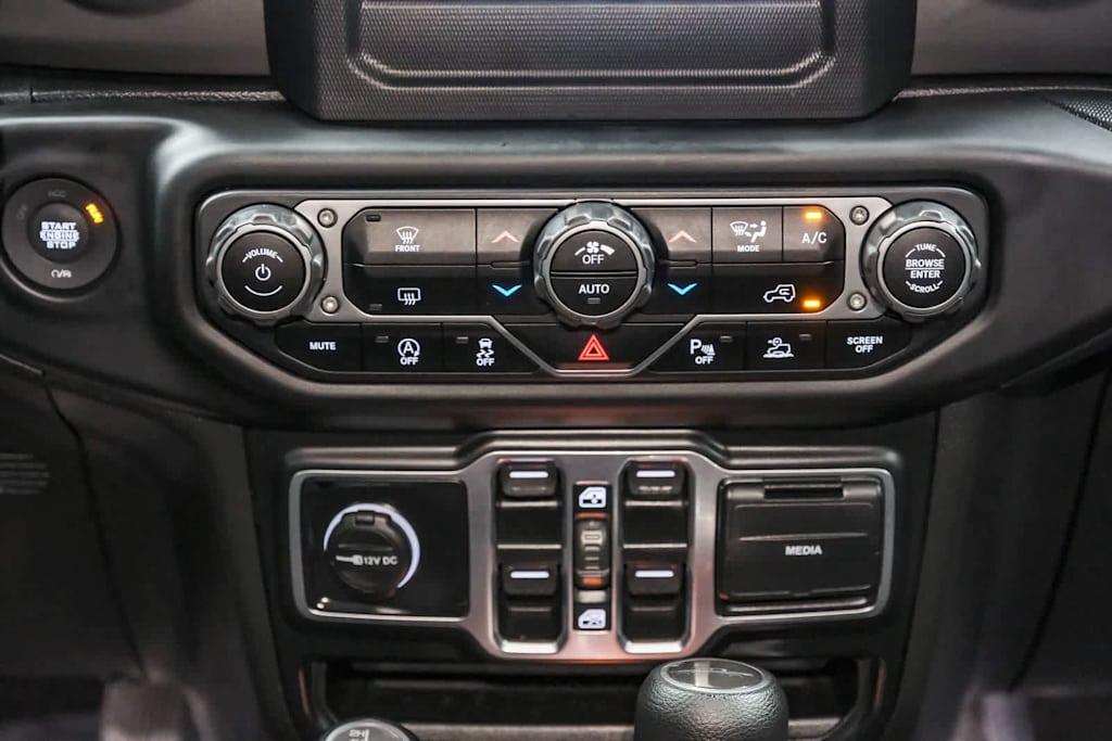 Thumbnail: 2021 Jeep Gladiator - 22