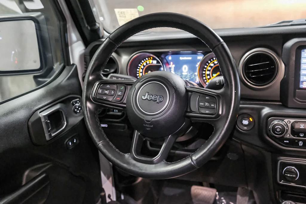 Thumbnail: 2021 Jeep Gladiator - 8