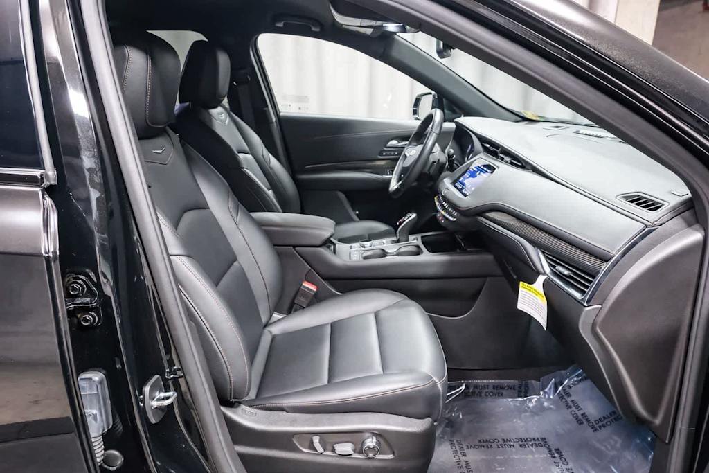 Thumbnail: 2023 Cadillac XT4 - 11