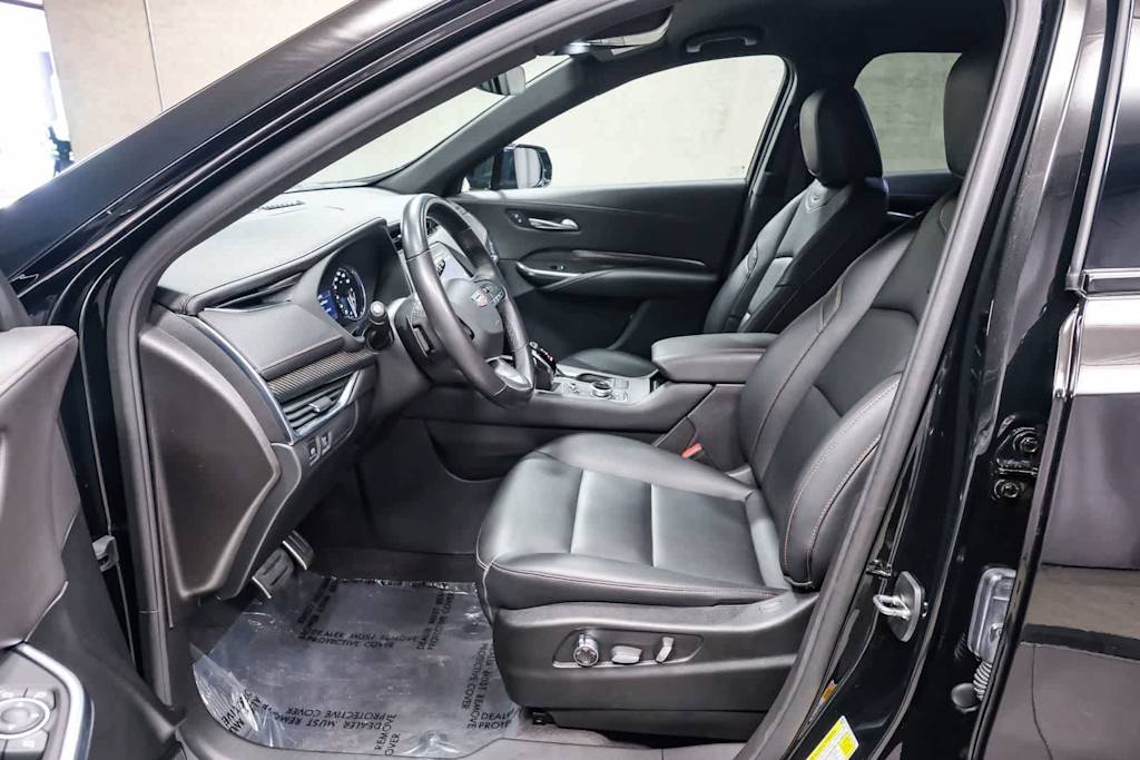 Thumbnail: 2023 Cadillac XT4 - 12