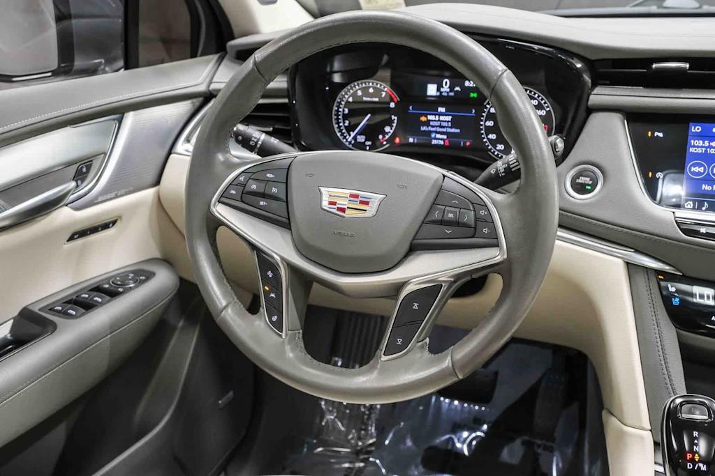 Thumbnail: 2022 Cadillac XT5 - 10