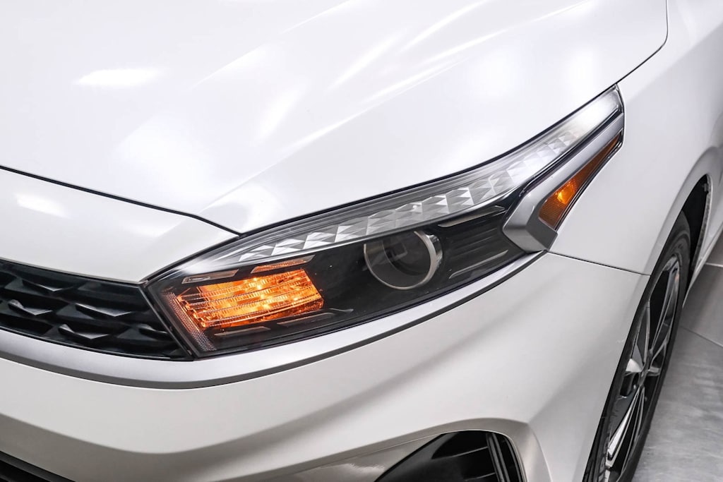 Thumbnail: 2023 Kia Forte - 22