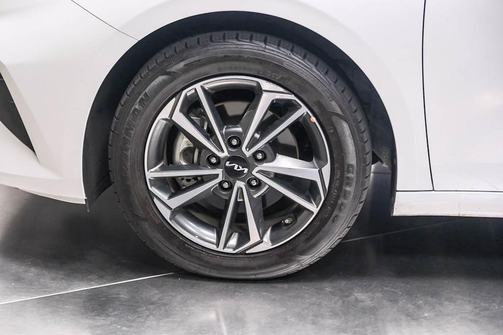 Thumbnail: 2023 Kia Forte - 21