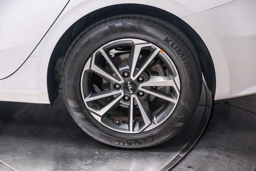 Thumbnail: 2023 Kia Forte - 6