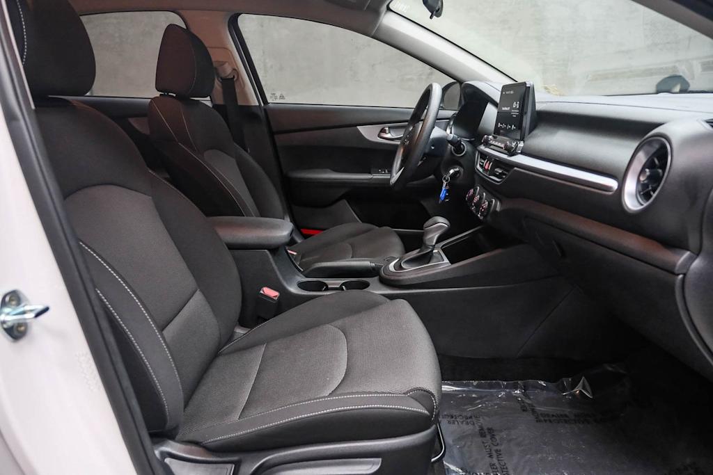 Thumbnail: 2023 Kia Forte - 9