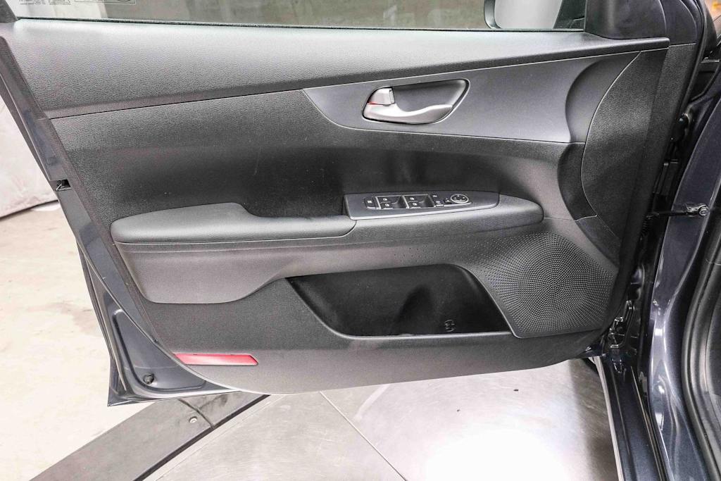 Thumbnail: 2020 Kia Forte - 28