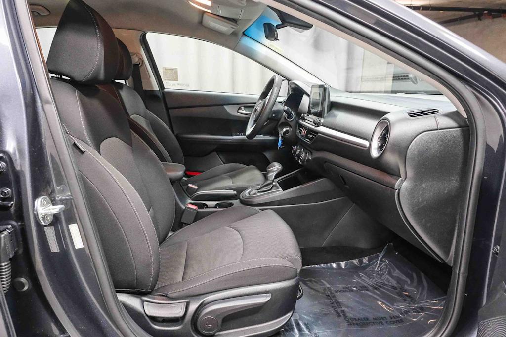 Thumbnail: 2020 Kia Forte - 11