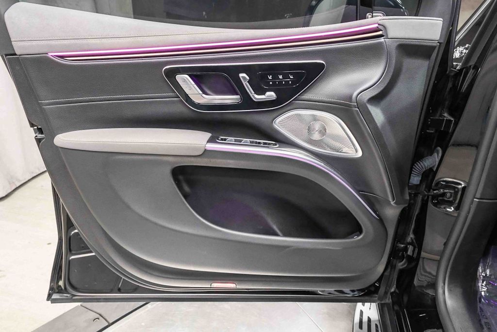 Thumbnail: 2023 Mercedes-Benz EQS - 23