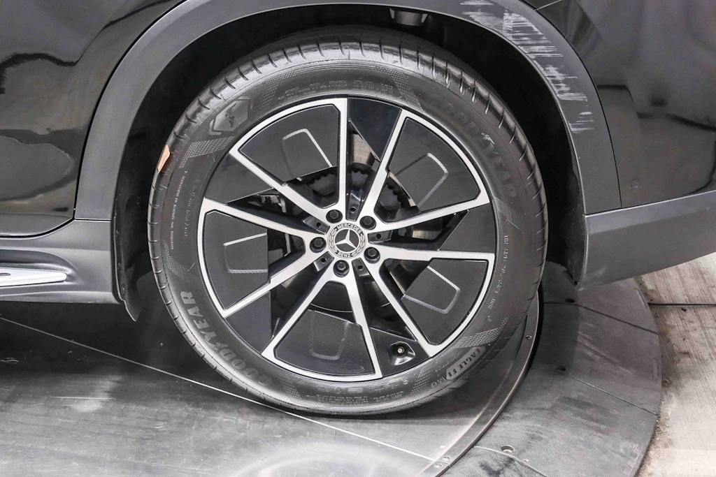 Thumbnail: 2023 Mercedes-Benz EQS - 7