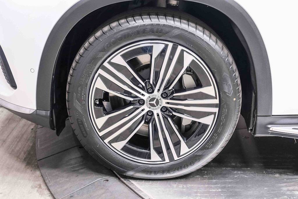 Thumbnail: 2023 Mercedes-Benz EQS - 16